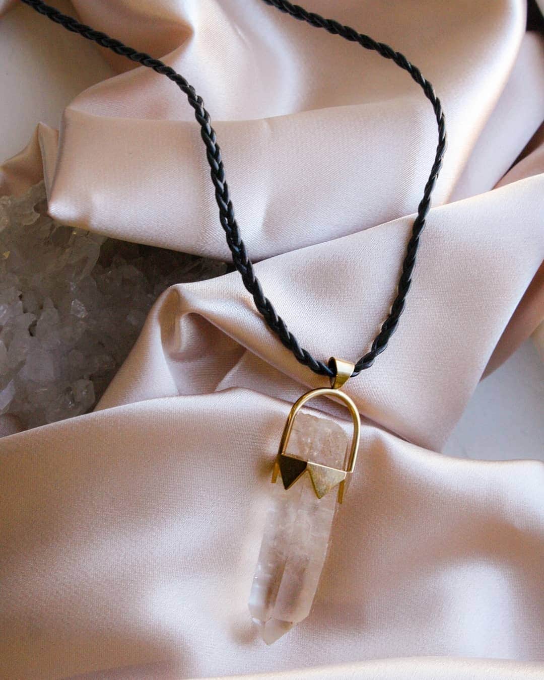 ウィンターケイトのインスタグラム：「That Clear Quartz G L O W」