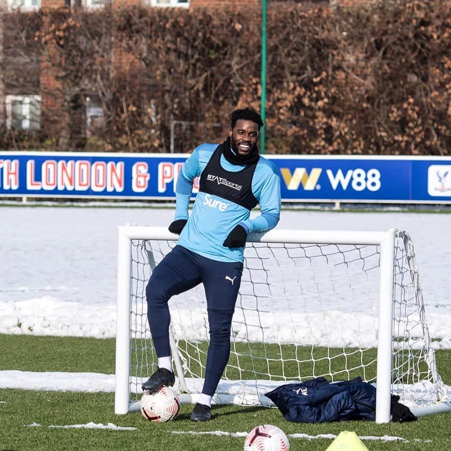 ジェフ・シュルップのインスタグラム：「🙏🏾⚽️」