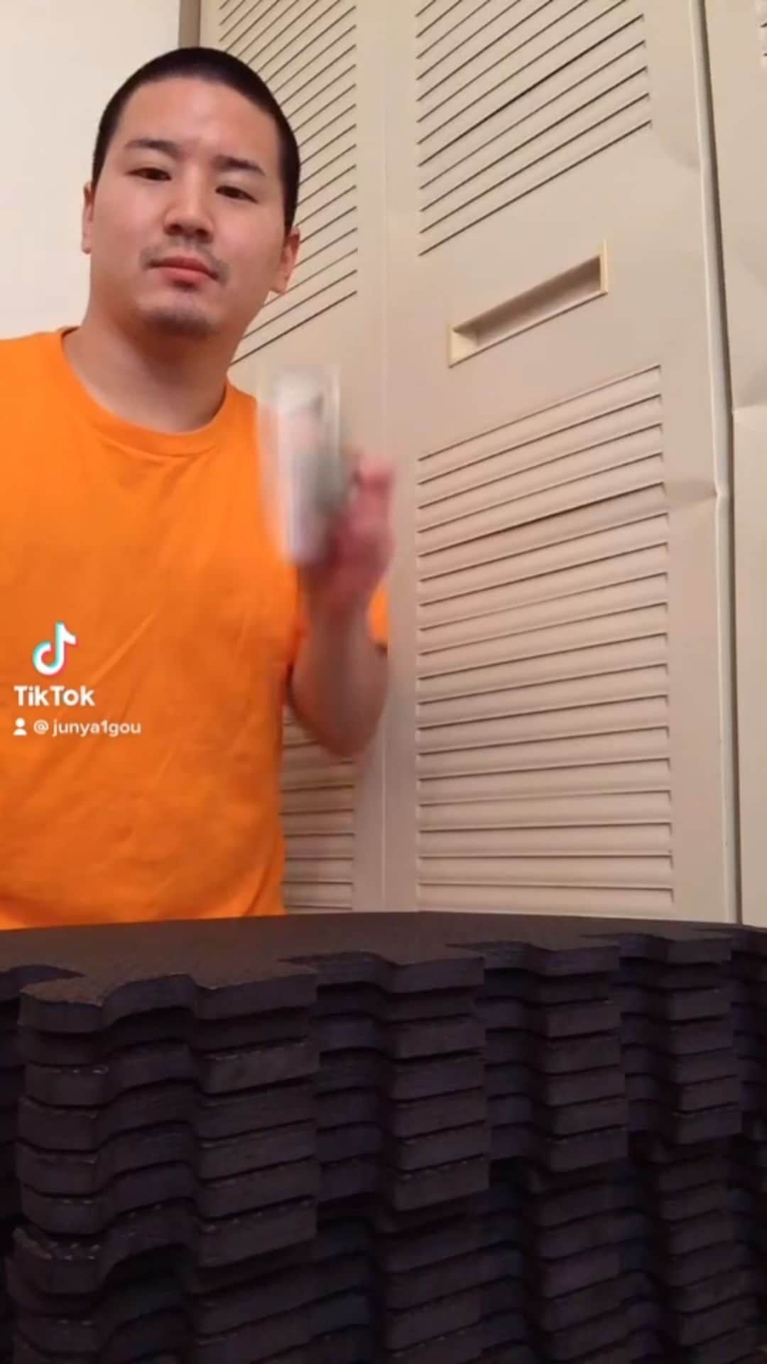 じゅんやのインスタグラム：「Throw and stand Challenge 投げて立たすチャレンジ」