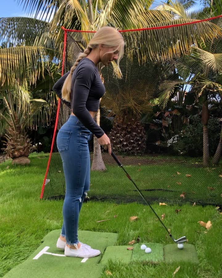 アリサ・ディオミンのインスタグラム：「Link in my bio for nets from @rukket_sports 🥅」