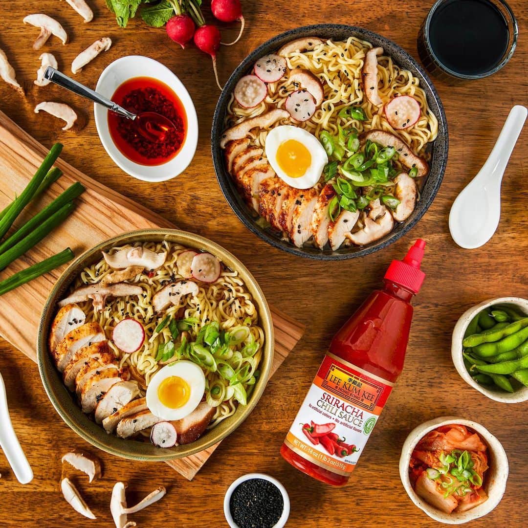 Lee Kum Kee USA（李錦記）のインスタグラム：「🍽️ Lee Kum Kee Everyday Delicious 🍽️  Add some heat to your ramen with Lee Kum Kee Sriracha Chili Sauce! How spicy do you like your ramen? Get the recipe at the link in our bio!」
