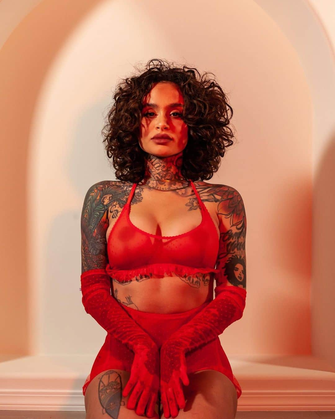 ケラーニさんのインスタグラム写真 - (ケラーニInstagram)「happy valentine’s day baby. #savagexambassador @savagexfenty ❤️ at home.」2月13日 6時01分 - kehlani