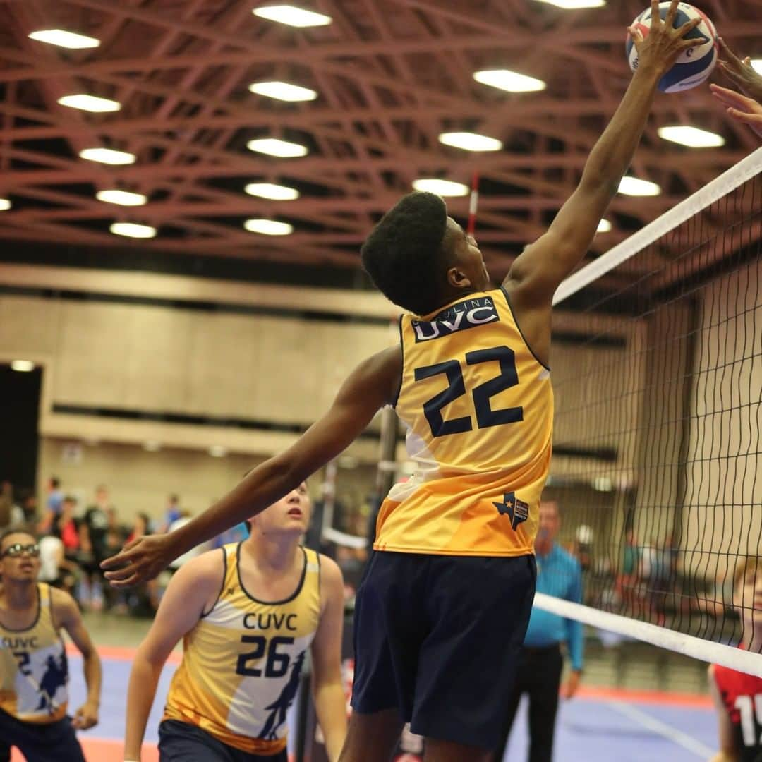 USA Volleyballさんのインスタグラム写真 - (USA VolleyballInstagram)「Who's throwing on their jerseys this weekend?! 🙌  Good luck to everyone competing at the Boys Atlantic Northeastern bid tournament this weekend!」2月13日 6時00分 - usavolleyball