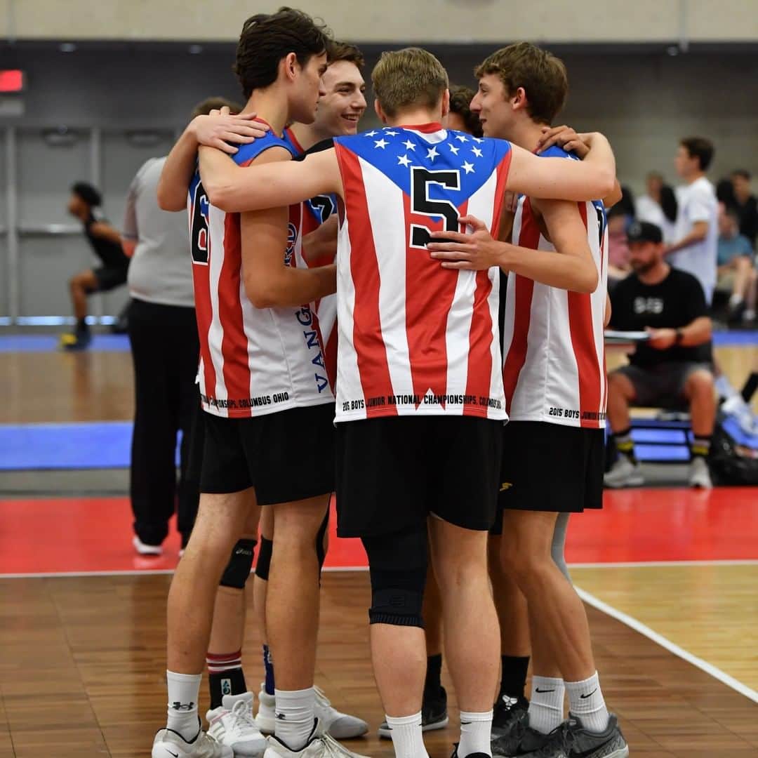 USA Volleyballさんのインスタグラム写真 - (USA VolleyballInstagram)「Who's throwing on their jerseys this weekend?! 🙌  Good luck to everyone competing at the Boys Atlantic Northeastern bid tournament this weekend!」2月13日 6時00分 - usavolleyball