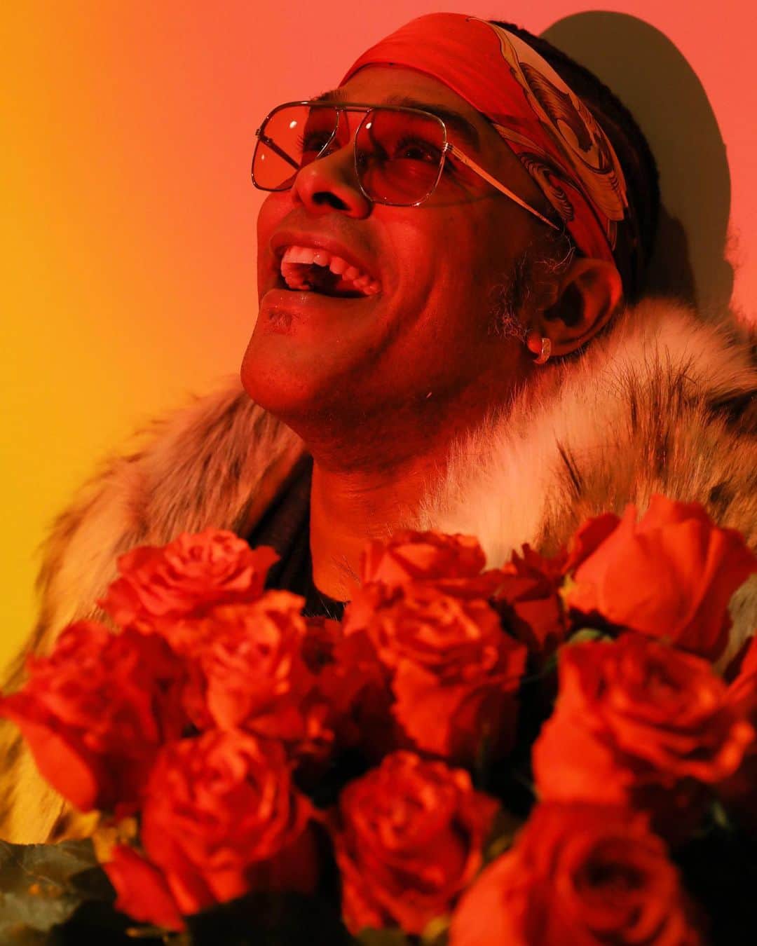 マックスウェルのインスタグラム：「THE VALENTINE VILLAIN • 🌹 •  📸: @muszemedia • 02.11.2021」
