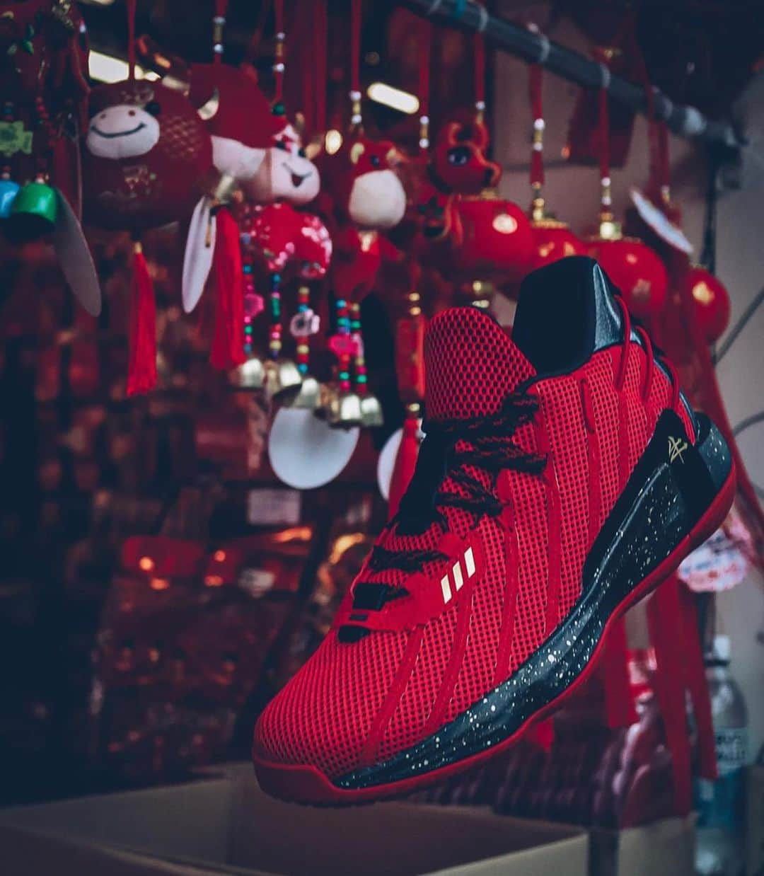 デイミアン・リラードさんのインスタグラム写真 - (デイミアン・リラードInstagram)「Happy Lunar New Year to all the people across the world that observe the Lunar calendar! The Year of the Ox colorway of the #Dame7 is out now. Tap the pics to get yours. #LunarNewYear #YKWTII ⌚️  📸: @stankcks」2月13日 6時12分 - damianlillard