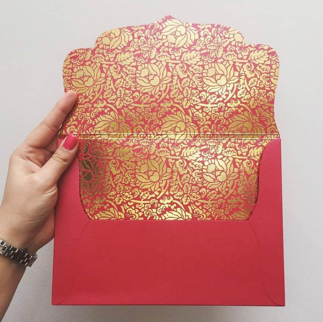 Ceci Johnsonさんのインスタグラム写真 - (Ceci JohnsonInstagram)「Chinese New Year 2021 - The Year of the Ox - has begun and will last until January 31, 2022! To celebrate, we're sharing this custom envelope we designed for The Opera Ball in DC. The ox, in Chinese culture, is a hardworking zodiac sign. It usually signifies movements so, hopefully, the world will be less static than last year and get moving again in the second half of the year! What's your zodiac animal? Swipe to find out. 🐂 ❤️#happynewyear #chinesenewyear #yearoftheox #metalox #happylunarnewyear #lunarnewyear #chineseoperaball #cecicorporate #cecinewyork #celebrate #customdesign #custominvitations #beautifyyourworld」2月13日 6時14分 - cecinewyork