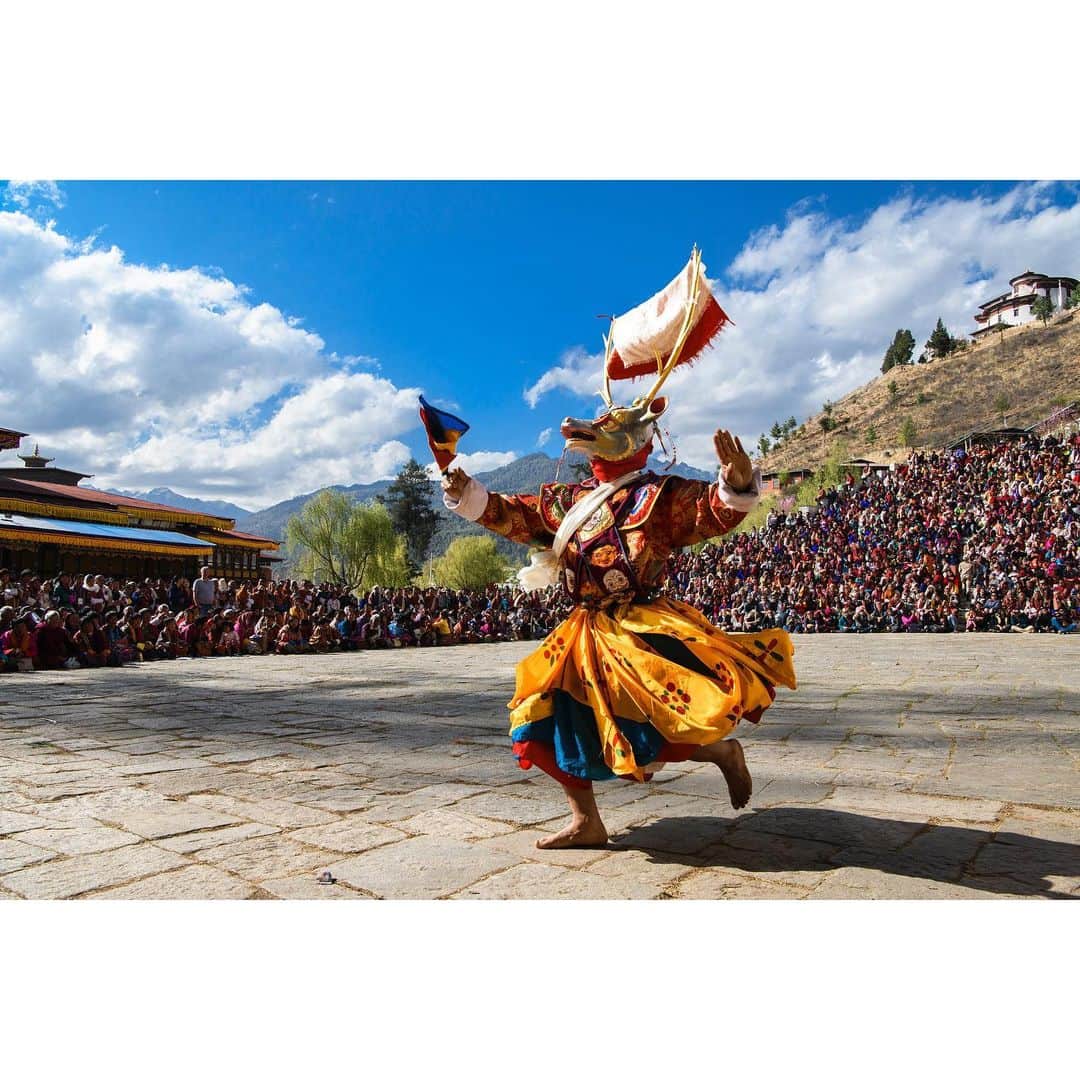 スティーブ・マカリーさんのインスタグラム写真 - (スティーブ・マカリーInstagram)「Wishing our friends in Tibet, Nepal, Bhutan a Happy Losar!  #Bhutan, 2018.  #SteveMcCurry #happynewyear #happylosar2021🌟❣️」2月13日 6時23分 - stevemccurryofficial