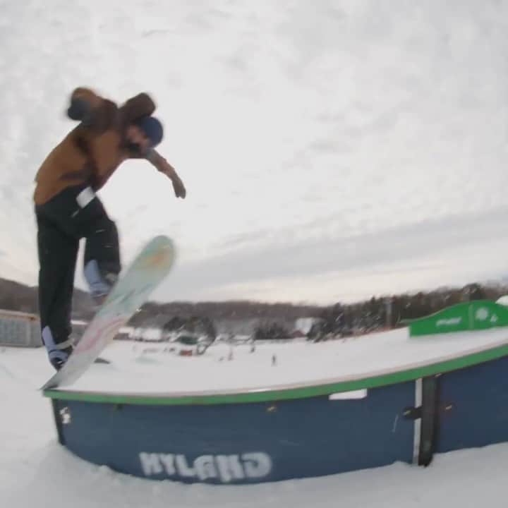 アナログクロージングのインスタグラム：「No surprise that @lukewinkelmann was able to get this many clips after a single session on the @hylandhills rope tow 🎥: @drewhastings」