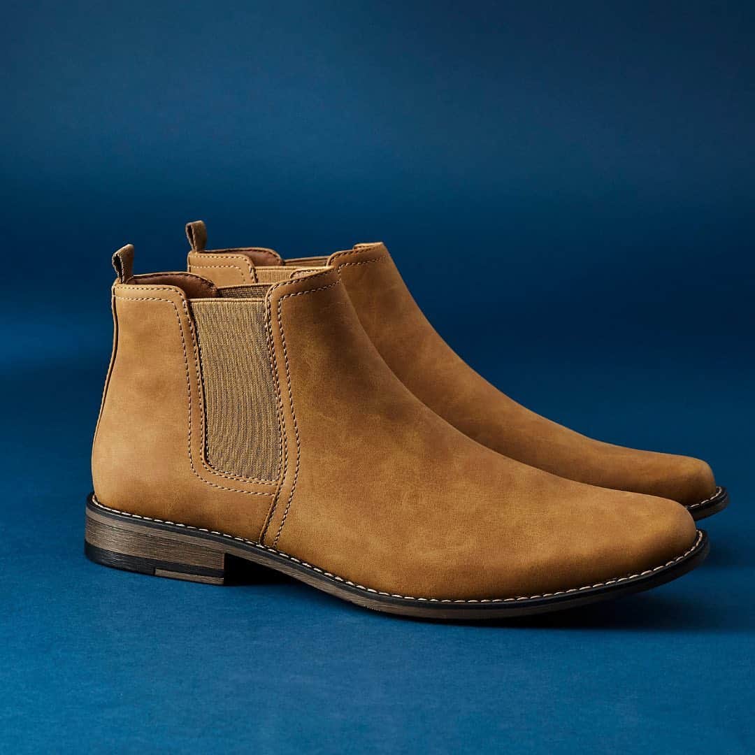 ペリーエリスのインスタグラム：「Step out in style with our best selling Chris Boot - available in 4 colors. #LifeReadySince1976」