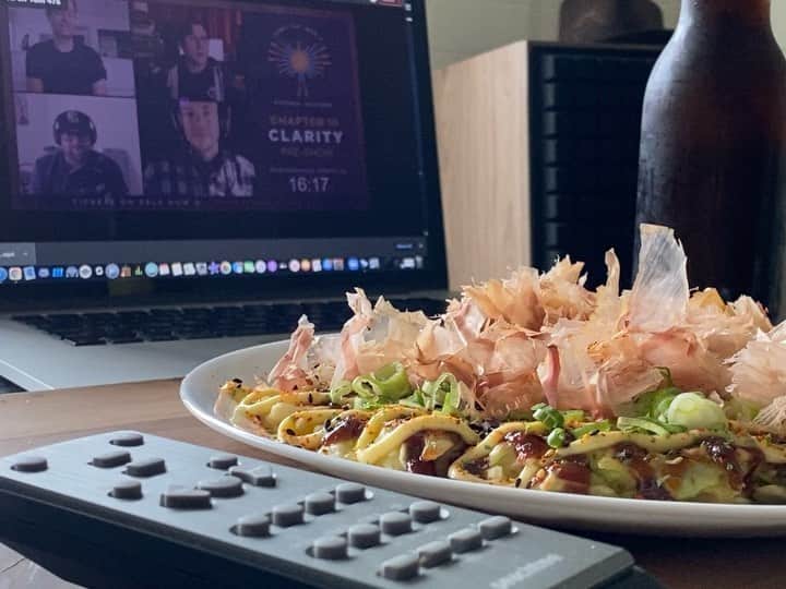 リック・バーチのインスタグラム：「Okonomiyaki and a cold beer for the Clarity pre-show over here...   How are you getting ready for Chapter 3?」