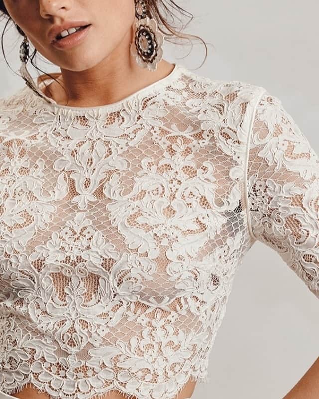 キャサリンディーンさんのインスタグラム写真 - (キャサリンディーンInstagram)「All Lovely in Lace!⠀⠀⠀⠀⠀⠀⠀⠀⠀ Our Dasha Top....This top is delicate floral corded lace with fine scalloped edging makes the cropped Dasha overlay the ultimate essential for the fashion forward, modern bride seeking a twist on a classic piece. #instabride ⠀⠀⠀⠀⠀⠀⠀⠀⠀ #bridehairstyle ⠀⠀⠀⠀⠀⠀⠀⠀⠀ #weddinglook ⠀⠀⠀⠀⠀⠀⠀⠀⠀ #bridalshop ⠀⠀⠀⠀⠀⠀⠀⠀⠀ #bridaltrends」2月13日 6時45分 - catherine__deane
