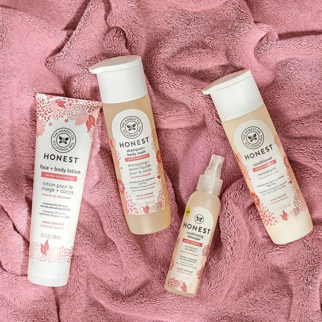 The Honest Companyさんのインスタグラム写真 - (The Honest CompanyInstagram)「Say “bye-bye” to dry, fam. 👋 Our Gently Nourishing line is formulated to moisturize and hydrate the whole fam from head to toe.   Drop a 👋 below if you’ve tried this lineup!」2月13日 6時50分 - honest