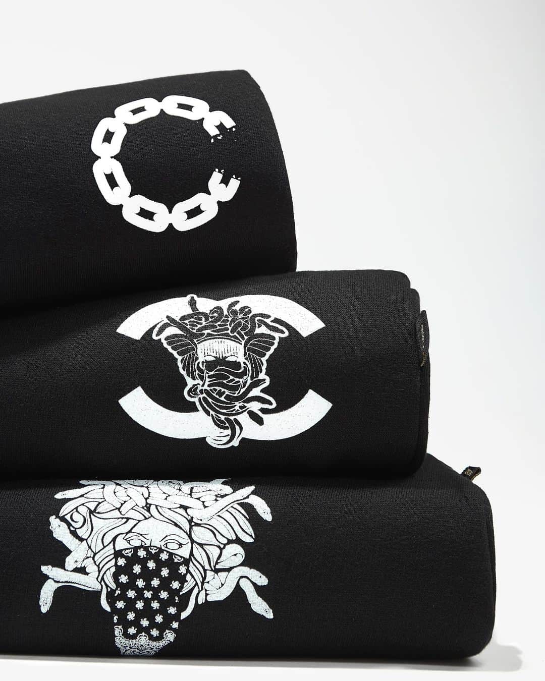 Crooks & Castlesのインスタグラム：「Crooks on Crooks on Crooks 🏰⛓️⁠ ⁠ #crooks #crooksncastles #cantstopthecrooks #therulingelite #cstc」