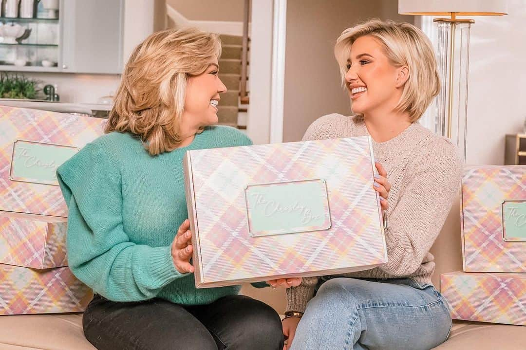 トッド・クリスリーのインスタグラム：「Julie and Savannah have just finished curating the spring edition of The Chrisley Box and it’s INCREDIBLE!! As you know from last time, they will sell out, so you may want to jump on over to www.TheChrisleyBox.com before they are gone. The theme of this box is “self care” because we all know we need some of that in our lives right now! Thanks for keeping me young ladies!」