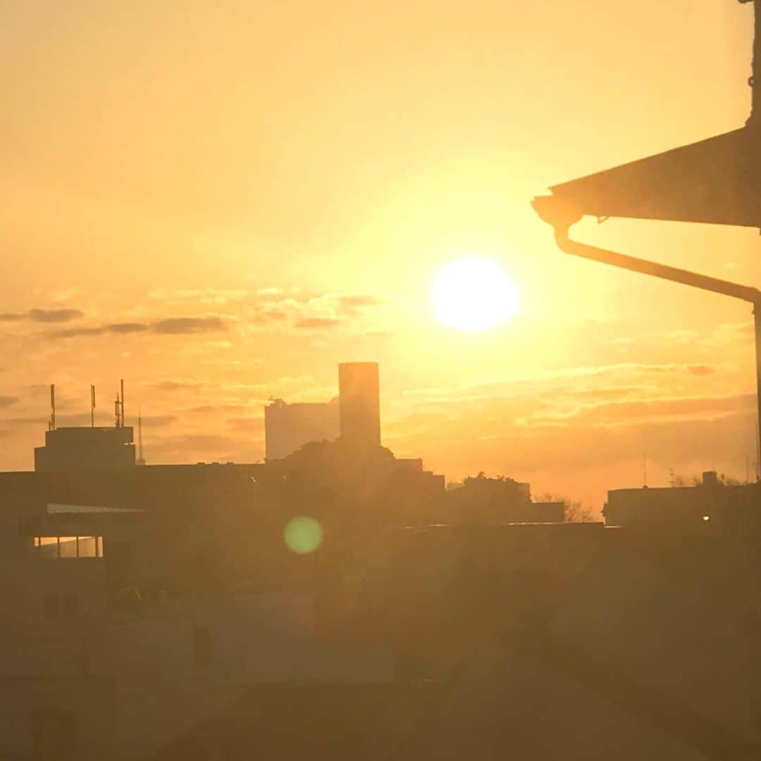 土屋眞弓のインスタグラム：「☀️✨✨✨  おはようございます☀ 今日も楽しい一日を❣️  #goodmorning  #goodday」