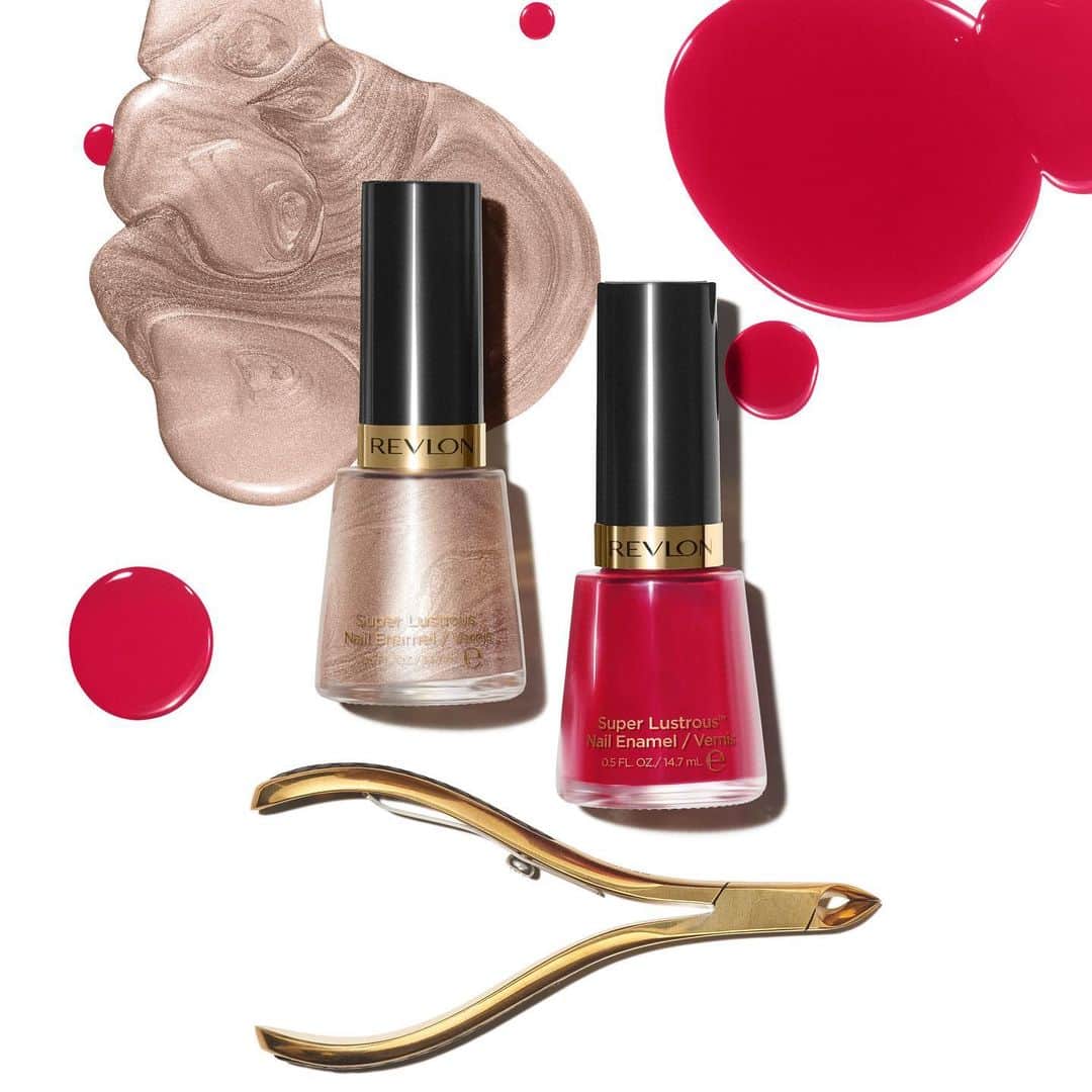Revlonさんのインスタグラム写真 - (RevlonInstagram)「Next-level nude or classic red nails? Sound off in the comments!  Plus, perfect Valentine's gift idea for yourself or someone you adore: #NailEnamel in Creme Brulee (915) & Revlon Red (680) + Gold Series Cuticle Nipper」2月13日 7時10分 - revlon