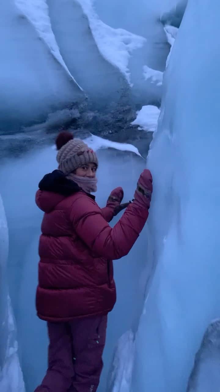 マリア・マニュエルのインスタグラム：「In awe walking through @matanuskaglacier in Alaska 🤍🙏🏼」
