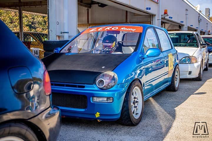 のインスタグラム：「_ ZERO-RACING Honda JA4 TODAY _ Shot on Nov-15 2020 "Circuit Festa" "HONDA ONE MAKE RACE" organized by @aslan_inc_japan at Central Circuit. _ owner/car: ZERO-RACING photo: @mistbahn _ JP) 2020年11月15日のセントラルサーキットで開催された「サーキットフェスタ」内の、アスランさん( @aslan_inc_japan )主催の「ホンダ・ワンメイク・レース」で撮影。 _ _ #circuitfesta #サーキットフェスタ #hondaonemakerace #aslan #アスラン #aslan_inc_japan #centralcircuit #セントラルサーキット #hondatoday #ホンダトゥデイ #ja4 #ja4today #ja2 #ja2today #mtrec #e07a #zeroracing #ntレーシング #timeattack #timeattackjapan #kurokiracing #黒木レーシング #kcar #keicar #軽自動車 #a050 #becauseracecar #hondasontrack」