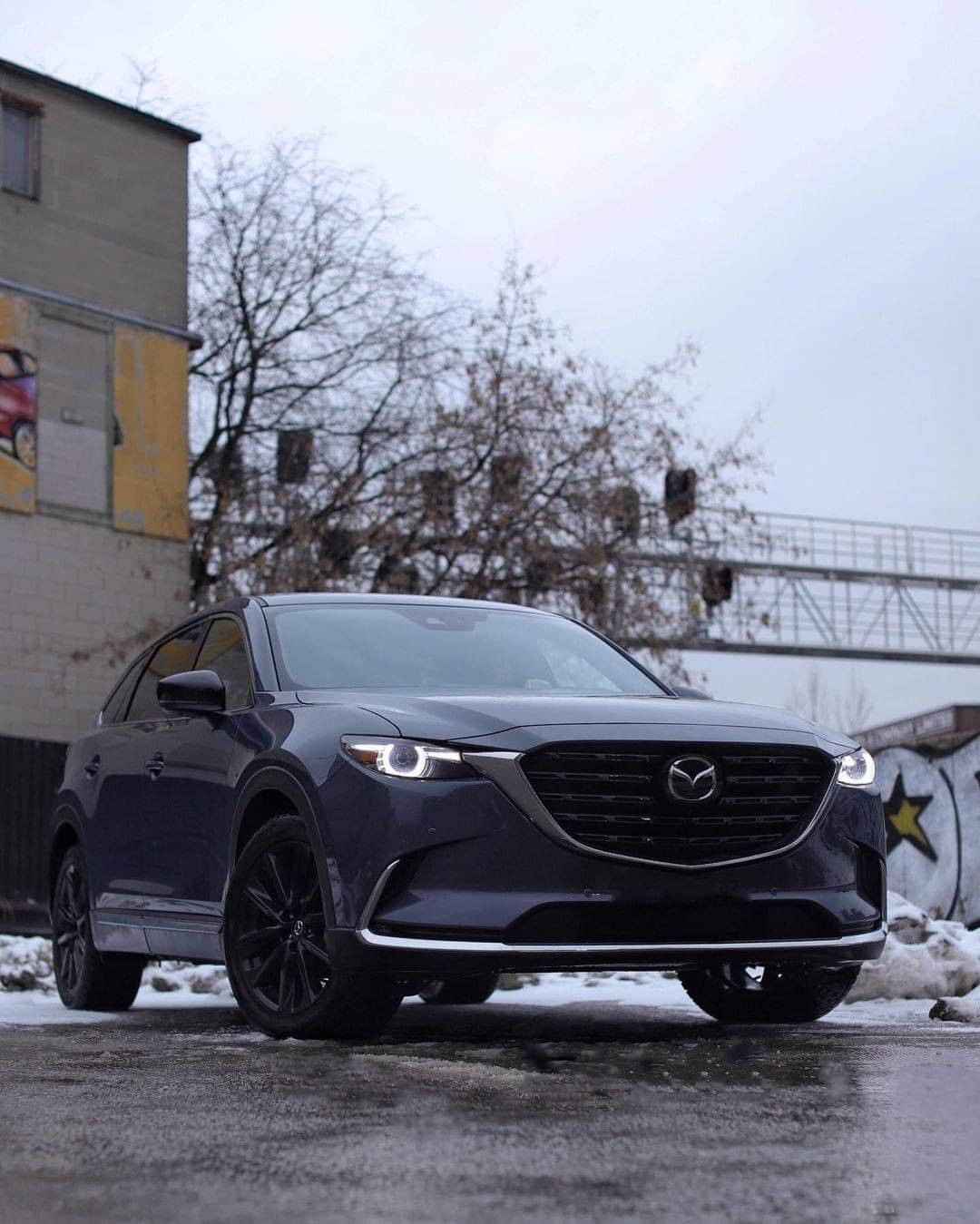 MAZDA Canadaのインスタグラム：「Discover Your Different with the 2021 CX-9 Kuro Edition. 📸: @tristanbanning」