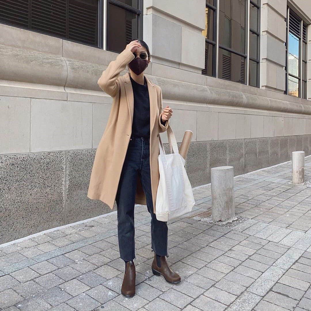 Banana Republic さんのインスタグラム写真 - (Banana Republic Instagram)「@yuukser rocking our True Hues mask in a safe and stylish way while out and about. Get yours today in your favorite hue.」2月13日 7時25分 - bananarepublic
