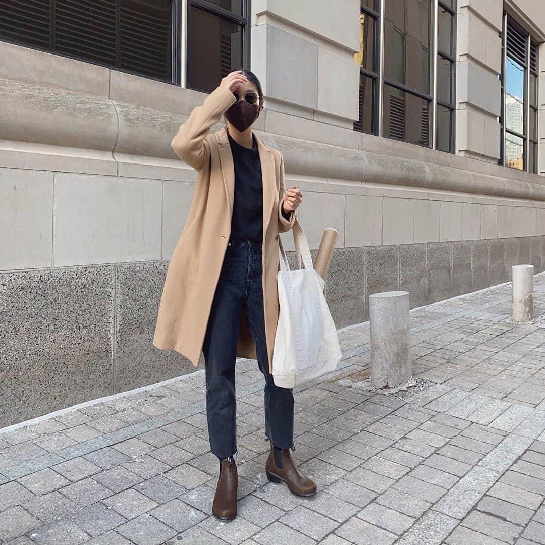 Banana Republic のインスタグラム：「@yuukser rocking our True Hues mask in a safe and stylish way while out and about. Get yours today in your favorite hue.」