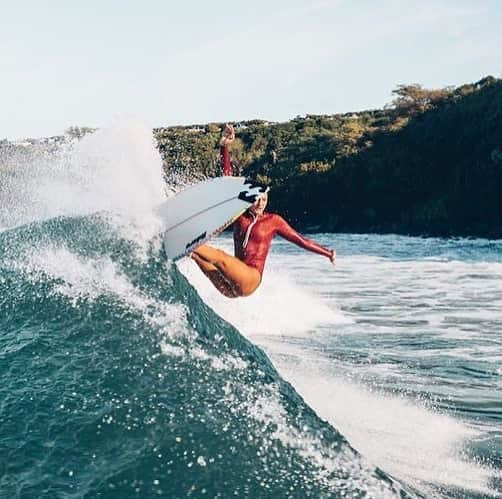 Luana Silvaのインスタグラム：「Honolua 😻⚡️ #billabongsurfcapsule Pic: @thru_my_shutter」