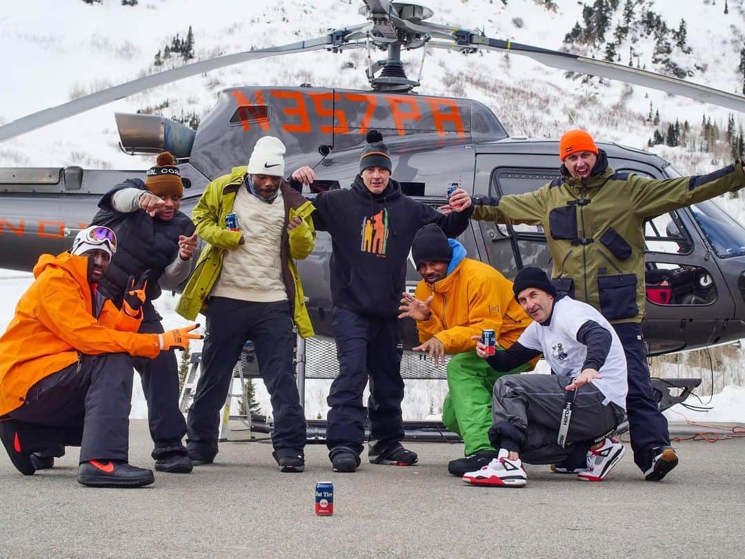 ケン・ブロックのインスタグラム：「Rad crew to go heli-boarding with! This was one of those days where the social hangs were actually better than the snow. Left to right: Virgil Abloh (Off-White, LV), Cory Lake (Pelican), Russell Winfield (snowboard legend - first black pro), David Sypniewski (Fat Tire), Dhani Jones (former NFL linebacker), Tim Swart (VP of Marketing, K2 Sports), and myself. Thanks @PowderbirdHeliSki for the great day of shredding! #heavycrew #Powderbirds」