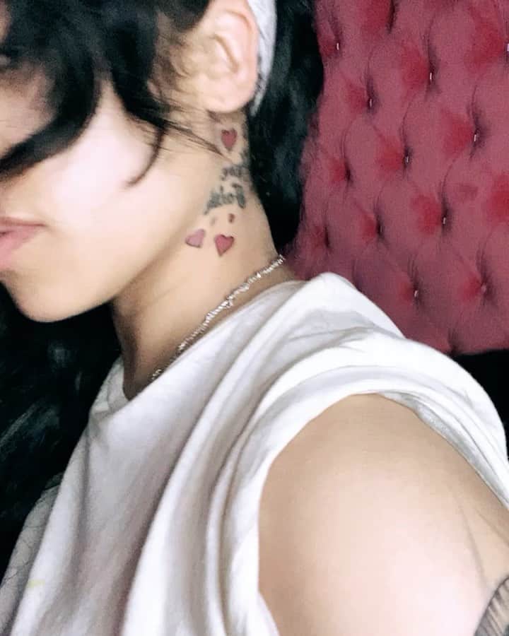 キーシャ・コールのインスタグラム：「Had to get my Tatts re colored!!!🔑💜 #Album8 #DontWannaBeInLove  @jnl_tattoo 🙏🏽」
