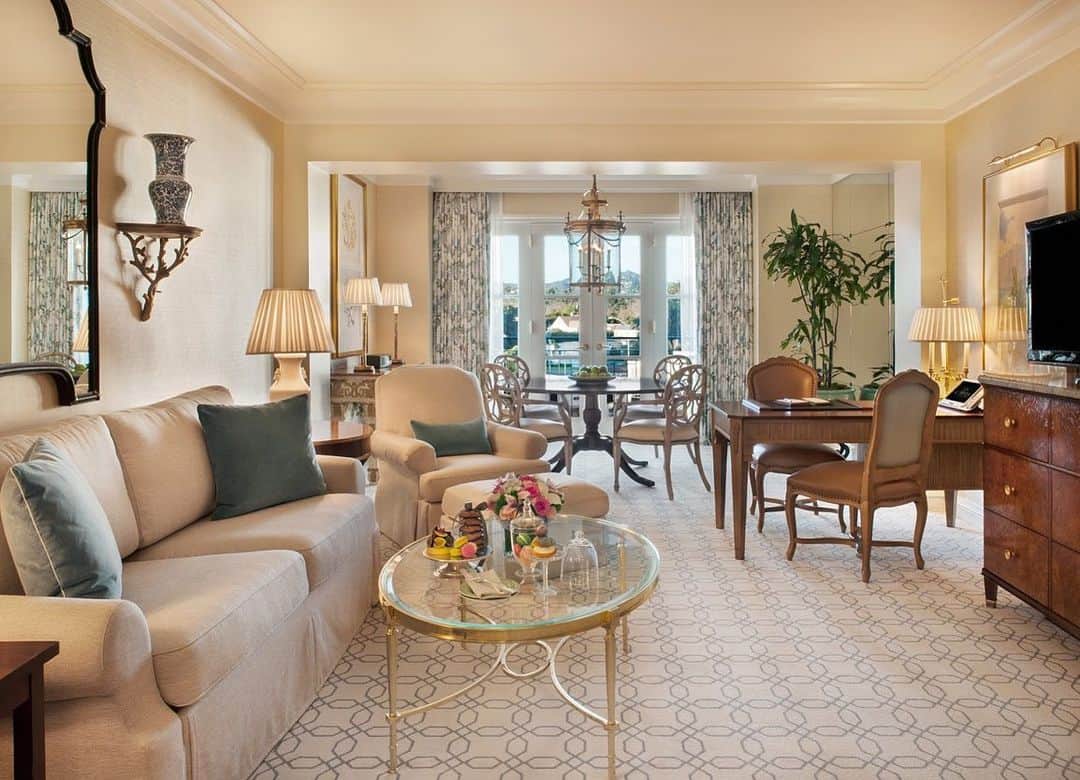 The Peninsula Hotelsさんのインスタグラム写真 - (The Peninsula HotelsInstagram)「We are thrilled to announce that @thepeninsulanyc @thepeninsulachi and @thepeninsulabh have all been recognized in the 2021 @usnews Best Hotel rankings! @thepeninsulanyc is #1 in Best New York City Hotels, @thepeninsulachi is #1 in Best Chicago Hotels, and @thepeninsulabh is #3 in Best Los Angeles Hotels. We are proud of all of our team members who made this possible!⁣ ⁣ ⁣ ⁣ ⁣ #peninsulahotels #luxuryhotelexperience #luxuryexperience #fivestarservice #fivestarhotel #staycation #peninsulanewyork #thepeninsulanewyork #peninsulachicago #thepeninsulachicago  #peninsulabeverlyhills #thepeninsulabeverlyhills⁣」2月13日 8時02分 - peninsulahotels