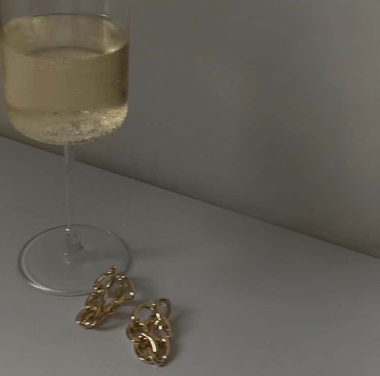 ベレン・ロドリゲスのインスタグラム：「E tra un po’ d’acqua e un altro bicchiere d’acqua perché ahimè il vino non lo posso bere nel post seguente vi lascio una canzone per farmi addormentare sereni......」