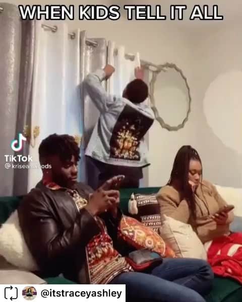 レスリー・ジョーンズのインスタグラム：「This shit had me in tears!! 😂😂😂😂😂 😂😂😆 The guy at the curtains!」