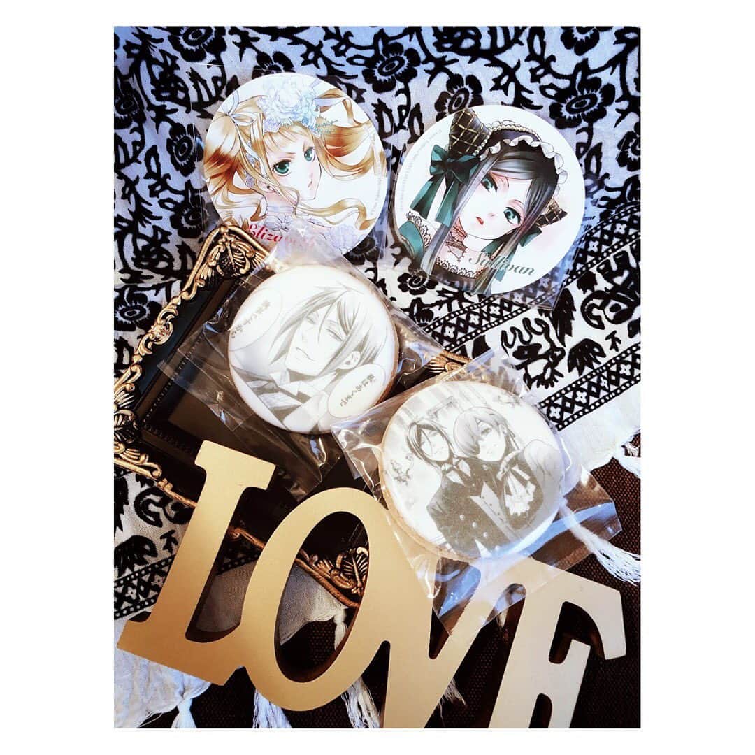 小河結香さんのインスタグラム写真 - (小河結香Instagram)「黒執事アイシングクッキー🍪 アニメイトで出張販売してたのGet✨ コースター目当てだったからクッキーは しほちゃんにあげた🥰 最近大阪のおばちゃん並みに しほちゃんにお菓子あげてるわ✋ コースター見事に女の子ばっか❣️ エリザベス可愛いから好きだけどな💕 暇だったからスネークのどタイプのアクキー チェーン変えたりリボン付けたりして DIYしてお部屋に飾りました😍 いくつになってもキラキラとリボンが好き… ってこんなんなんかの歌詞であったな🤣 #黒執事 #アイシングクッキー #グラッテ #スネーク推し #推しを可愛く飾りたい #アニヲタ #ヲタ活 #推し事 #ゆんのヲタ活記録」2月13日 8時15分 - yun2world