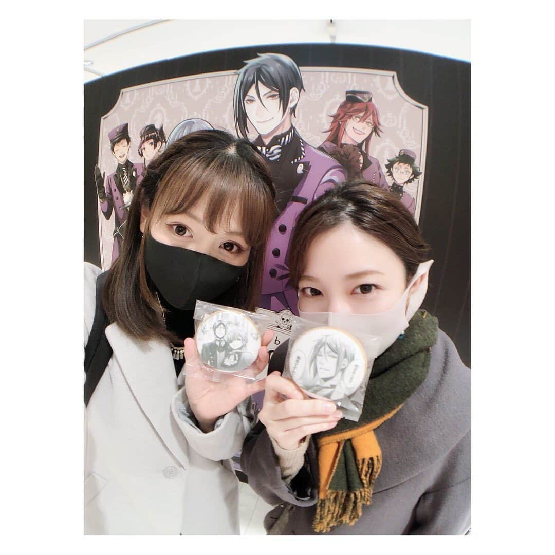 小河結香さんのインスタグラム写真 - (小河結香Instagram)「黒執事アイシングクッキー🍪 アニメイトで出張販売してたのGet✨ コースター目当てだったからクッキーは しほちゃんにあげた🥰 最近大阪のおばちゃん並みに しほちゃんにお菓子あげてるわ✋ コースター見事に女の子ばっか❣️ エリザベス可愛いから好きだけどな💕 暇だったからスネークのどタイプのアクキー チェーン変えたりリボン付けたりして DIYしてお部屋に飾りました😍 いくつになってもキラキラとリボンが好き… ってこんなんなんかの歌詞であったな🤣 #黒執事 #アイシングクッキー #グラッテ #スネーク推し #推しを可愛く飾りたい #アニヲタ #ヲタ活 #推し事 #ゆんのヲタ活記録」2月13日 8時15分 - yun2world