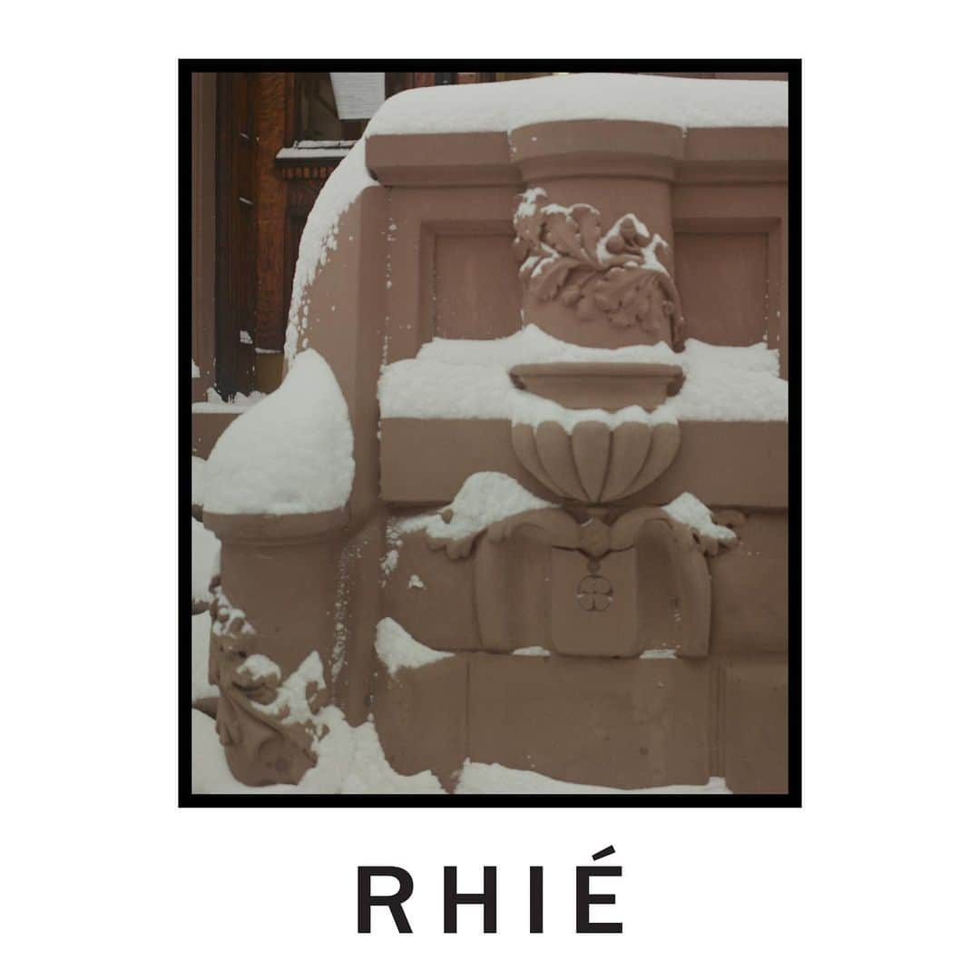 リエのインスタグラム：「RHIÉ between snowfall.  283 West 11th Street, Manhattan  #rhié」