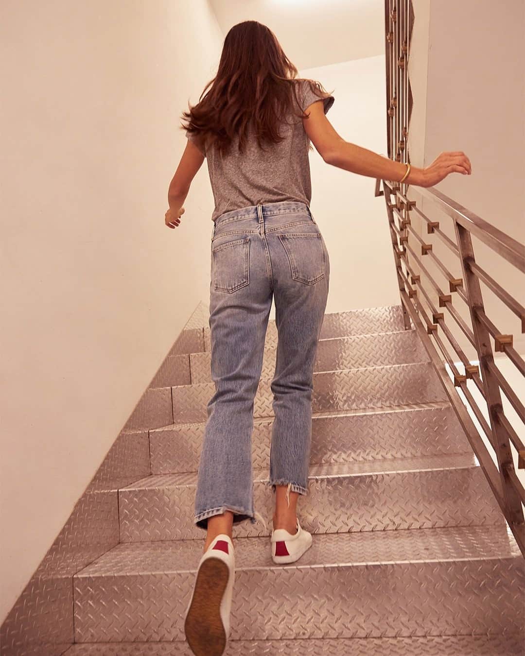 カレントエリオットのインスタグラム：「walking into the weekend like…」