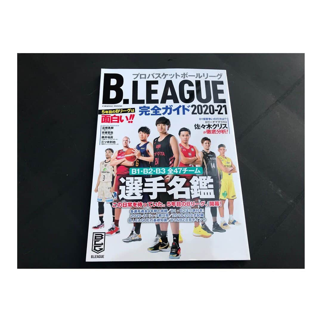 井川祐輔さんのインスタグラム写真 - (井川祐輔Instagram)「【Next stage編】﻿ ﻿ 人生初体験。﻿ サッカー以外の選手名鑑を購入。﻿ ﻿ こんなにもバスケにハマるとは思ってもいなかった...﻿ と言うのが率直な感想。﻿ ﻿ まだバスケ観戦をしたことが無い、﻿ というそこのあなた。﻿ ﻿ 是非一度、﻿ 会場に足を運んでみて下さい！﻿ ﻿ きっとハマると思いますよ‼️﻿ ﻿ #Bリーグ﻿ #ビジネスマン﻿ #アスリート﻿ #ビジネス﻿ #スポーツ﻿ #bleague﻿ #business﻿ #athlete﻿ #sports﻿」2月13日 8時23分 - yusukeigawa_4