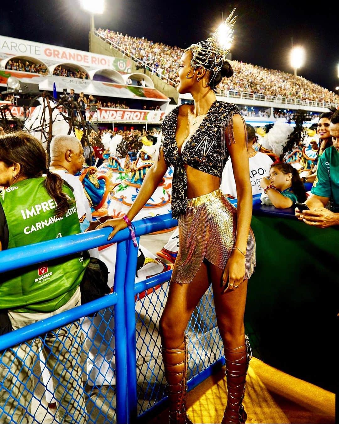 ライス・リベイロのインスタグラム：「Eita saudadeee. Já estou com a roupa do ano que vem 🤣🇧🇷🥺😍💃🏽 #carnavalrio」