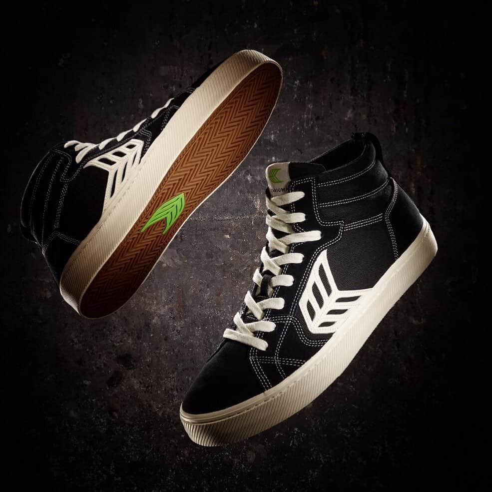 ケビン・ホーフラーのインスタグラム：「The CATIBA Pro High top is here! @cariumaskateboarding ‘s bestselling skate shoe has just been upgraded to high-top status. It’s built with board feel, side traction, a sticky grip outsole and enhanced ankle stability with a reinforced flick point. Plus, it’s made in a way that’s better for people and the planet.   Available now for pre-order in 3 colorways at cariuma.com」