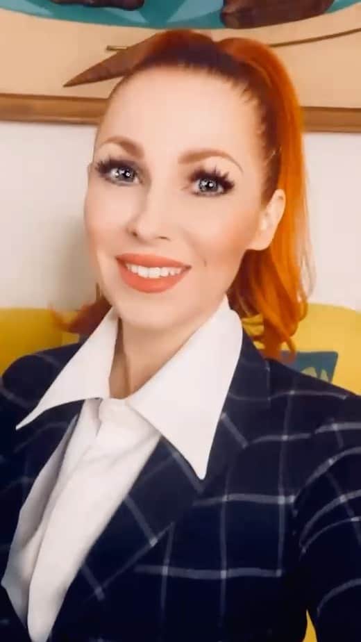 のインスタグラム：「Wears a blazer once」