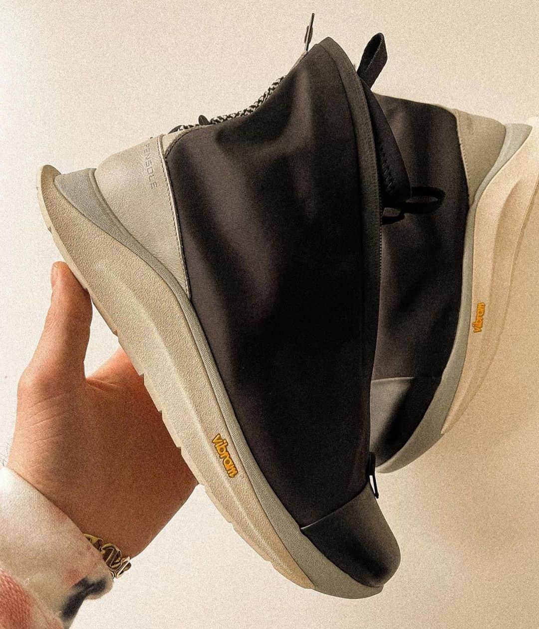 コートエシエルさんのインスタグラム写真 - (コートエシエルInstagram)「Keep yourself prepared to pursue your passion ◾️ Presenting a stand-out ENVSN sneaker, created in collaboration with @vibram x @pensoleofficial ✔️ Available at footlocker.com US / photo by @woodreaux 📸 . . . . #coteetciel #pensole #vibram #sneakersaddict #sneakershoes #sneakerspics #sneakersmag #sneakerslover #sneakersdesign #sneakerhead #sneakernews #sneakerporn #sneakerfreaker #sneakercon #sneakerholics #sneakerheads #sneakercommunity #sneakeroftheday #sneakercollection #pensoleacademy #vibrams #fashioncollaboration #fashioncollab #newkicks #newkicks👟」2月13日 8時36分 - coteetciel