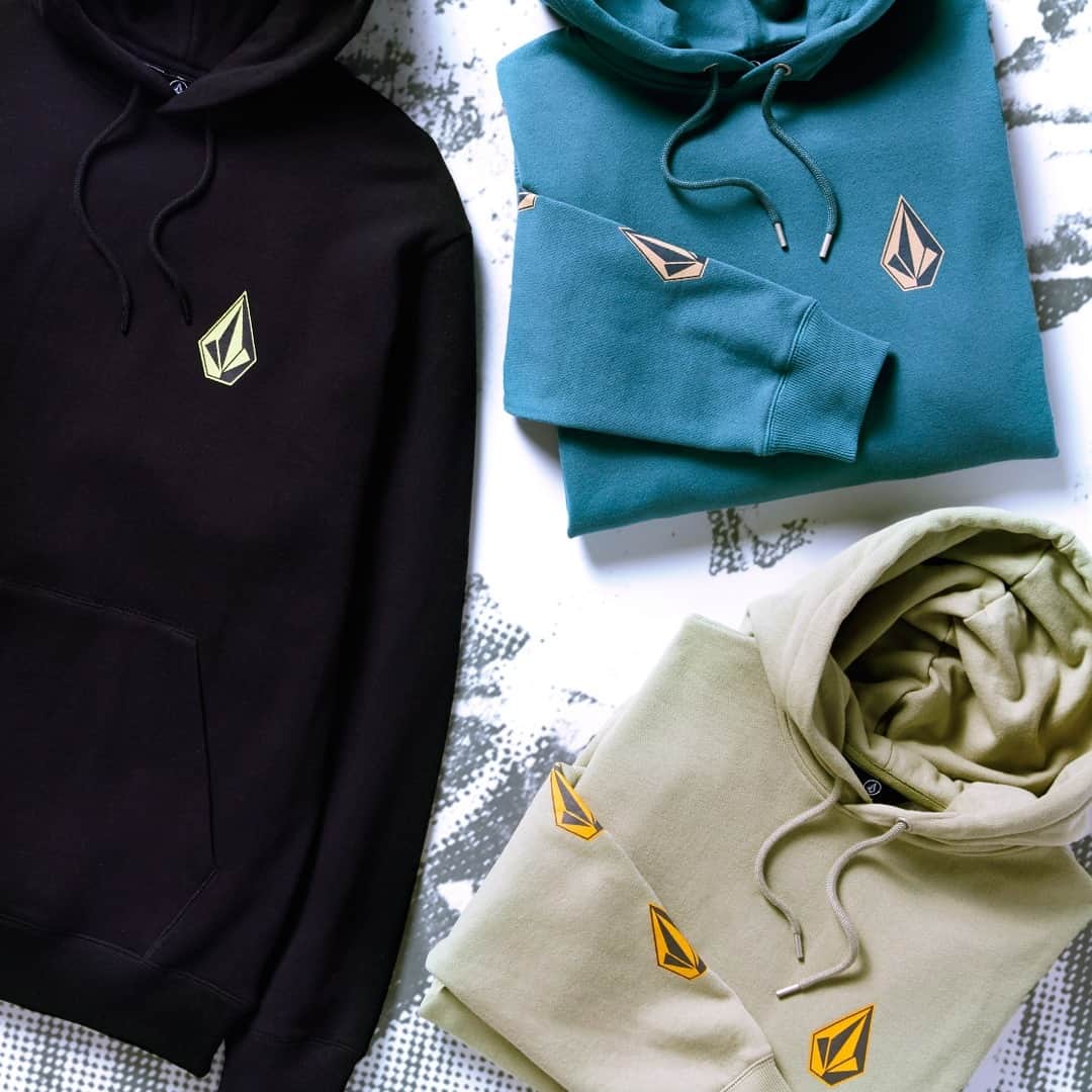 ボルコムのインスタグラム：「Are you down for the Deadly Stones?!  👉  vol.cm/hoodies 👈」