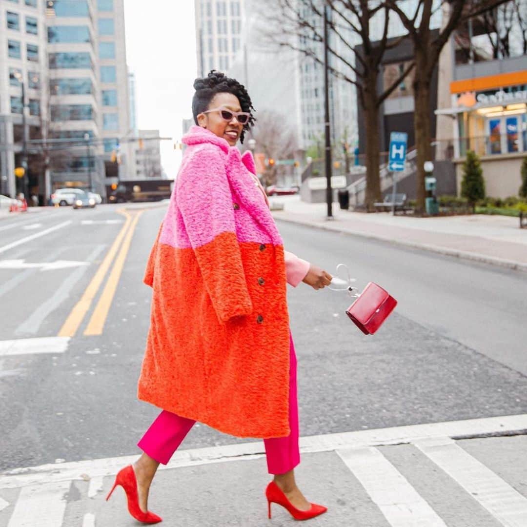 のインスタグラム：「Walking into the long weekend like...❣️@surgeryandthecity #valentines #galentinesday」