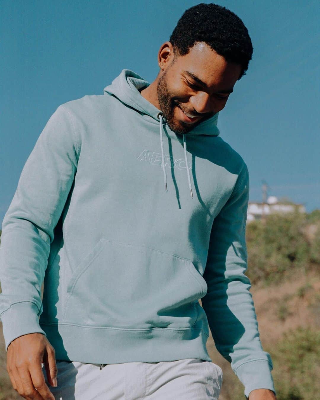エアロポステールのインスタグラム：「So fresh. So clean. We’re all about the subtle logo this season. And obviously, super soft hoodies #AeroWorld」