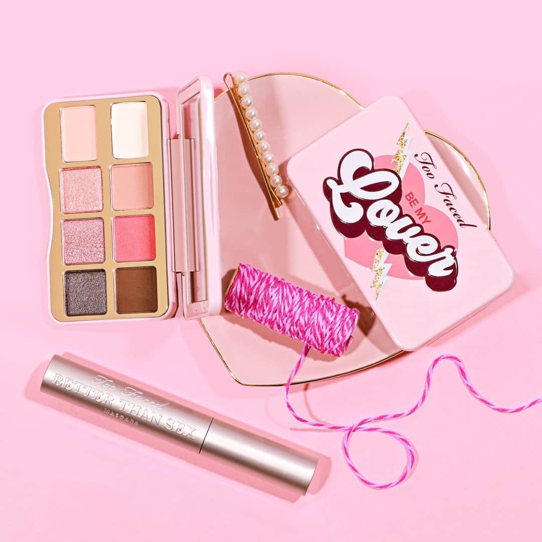 Too Facedのインスタグラム：「Love is in the air 💕✨ Whether you're chilling at home with your boo or celebrating virtually with your gals, our Be My Lover Palette & Better Than Sex Mascara are the perfect Valentine's Day essentials! #toofaced」