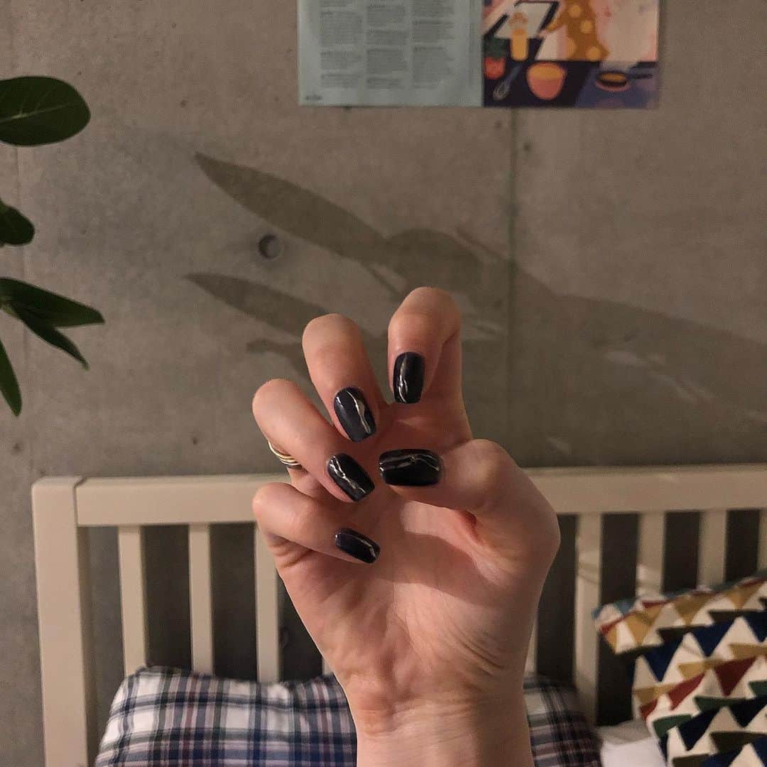 加藤愛里クリスティーナのインスタグラム：「初ネイビー、可愛すぎ」