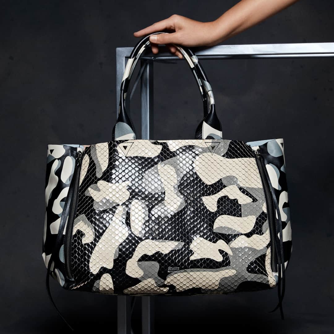 Schutzのインスタグラム：「OUT NOW - SCHUTZ KIMBER ❤️ #schutzkimber」