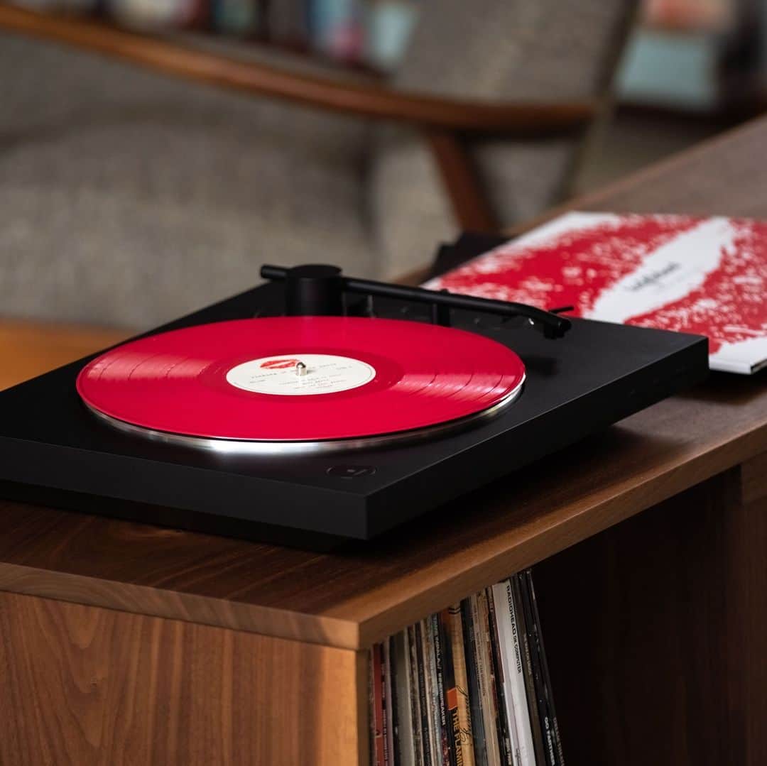 sonyのインスタグラム：「High fidelity vinyl from a modern wireless turntable. (The LX310BT wireless turntable).」
