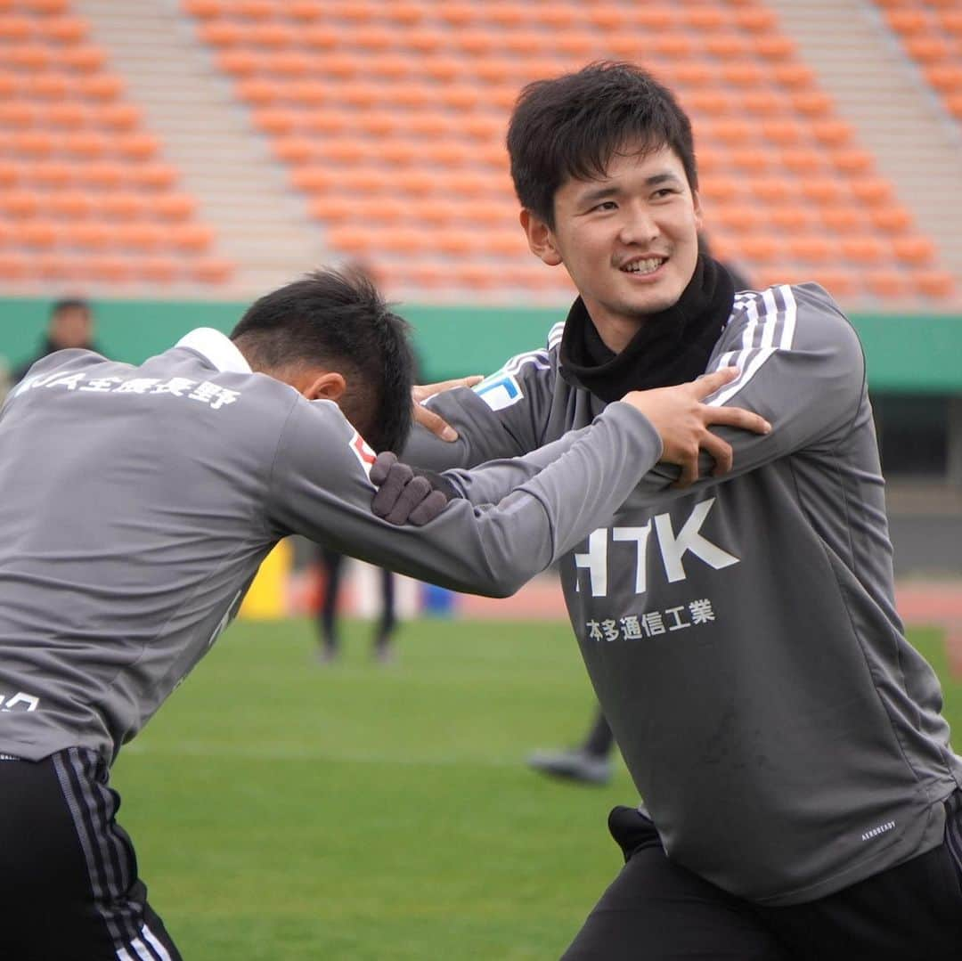 松本山雅FCさんのインスタグラム写真 - (松本山雅FCInstagram)「2.12 鹿児島キャンプ  #yamaga #松本山雅fc #圍謙太朗 #平川怜 #宮部大己 #外山凌」2月13日 9時14分 - matsumoto.yamagafc