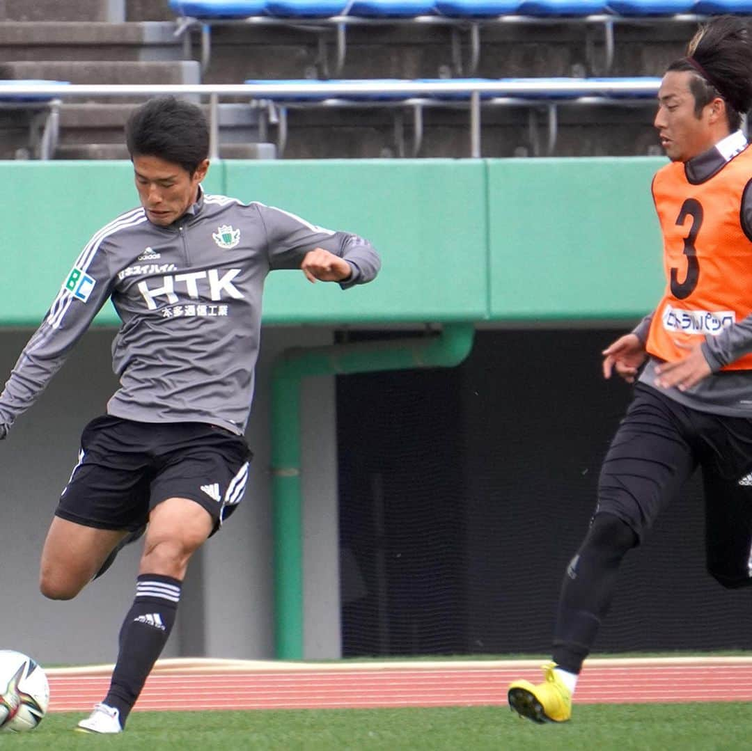 松本山雅FCさんのインスタグラム写真 - (松本山雅FCInstagram)「2.12 鹿児島キャンプ  #yamaga #松本山雅fc #圍謙太朗 #平川怜 #宮部大己 #外山凌」2月13日 9時14分 - matsumoto.yamagafc